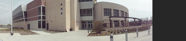 Panoramic view of the front.